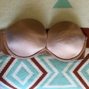 Beautiful nude strapless VS bra 💖